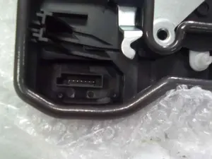 Foto de CERRADURA PUERTA DELANTERA IZQUIERDA BMW SERIE X1 (F48) referencia 51217202143 foto 4