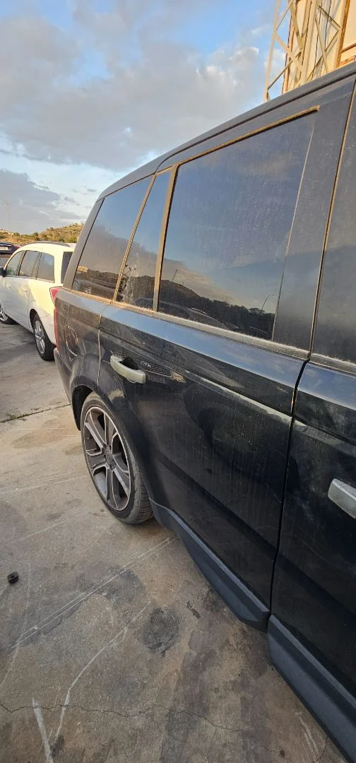 Foto de PUERTA TRASERA DERECHA LAND ROVER RANGE ROVER SPORT 3.6 TD V8 (272 CV / 200 KW)