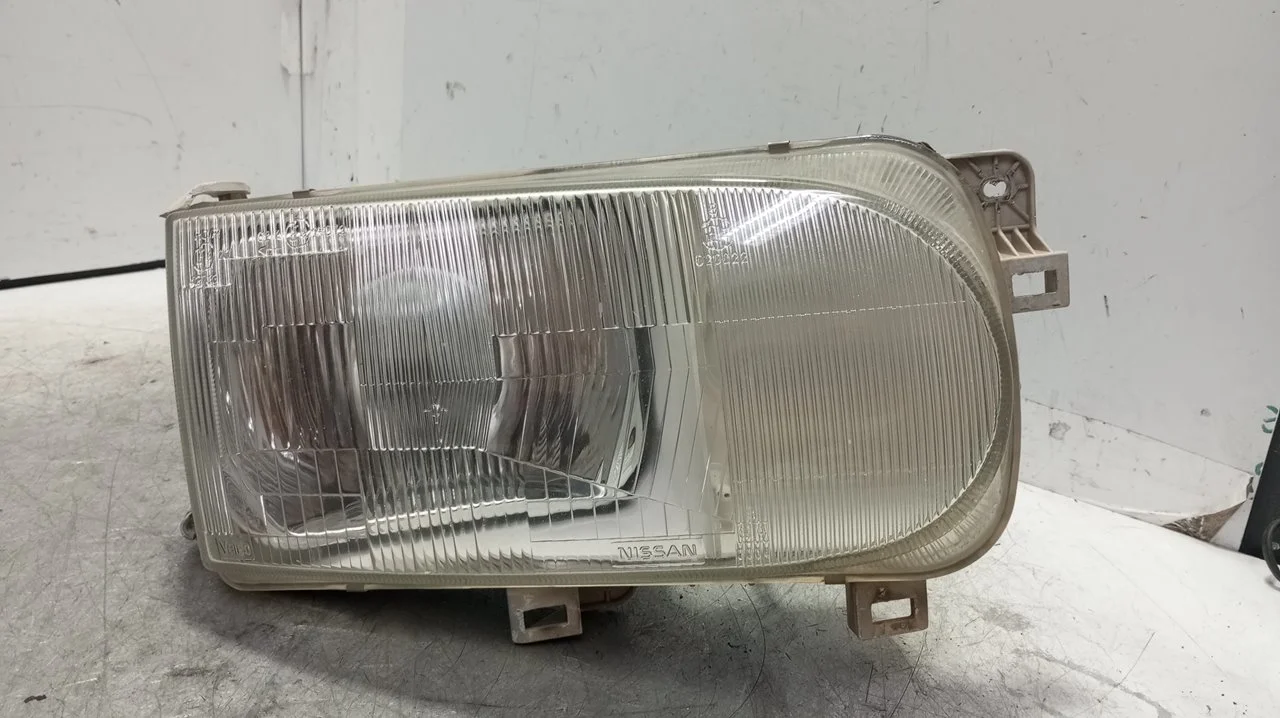 Foto de FARO DERECHO NISSAN VANETTE CARGO (HC23) 2.3 Diesel (75 CV / 55 KW) referencia 260108C002