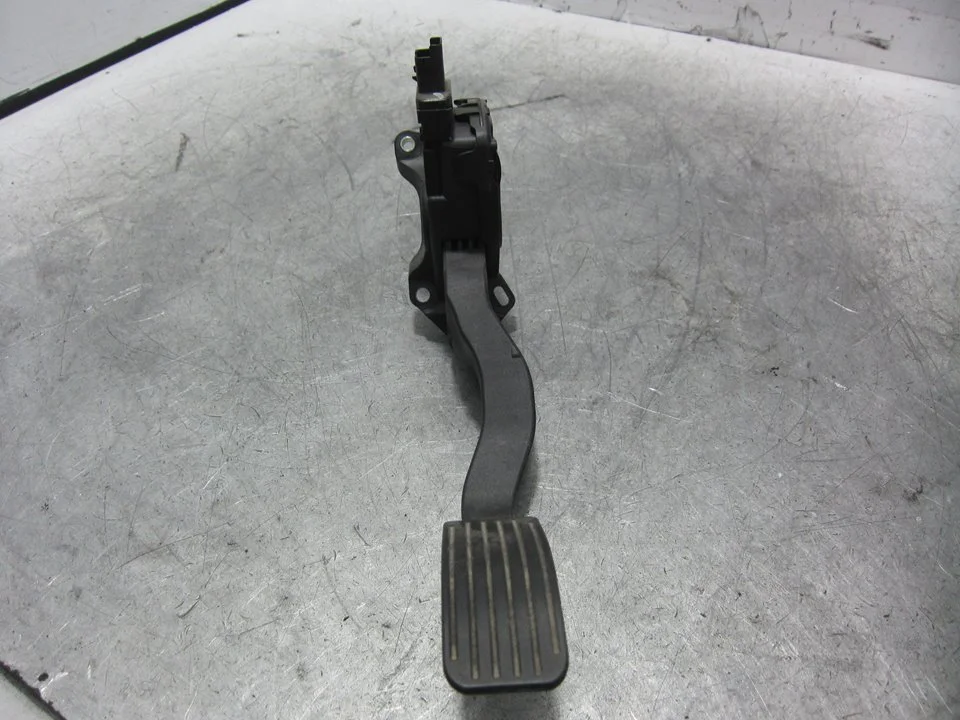 Foto de POTENCIOMETRO PEDAL OPEL CROSSLAND X 1.2 (110 CV / 81 KW) referencia 3637657