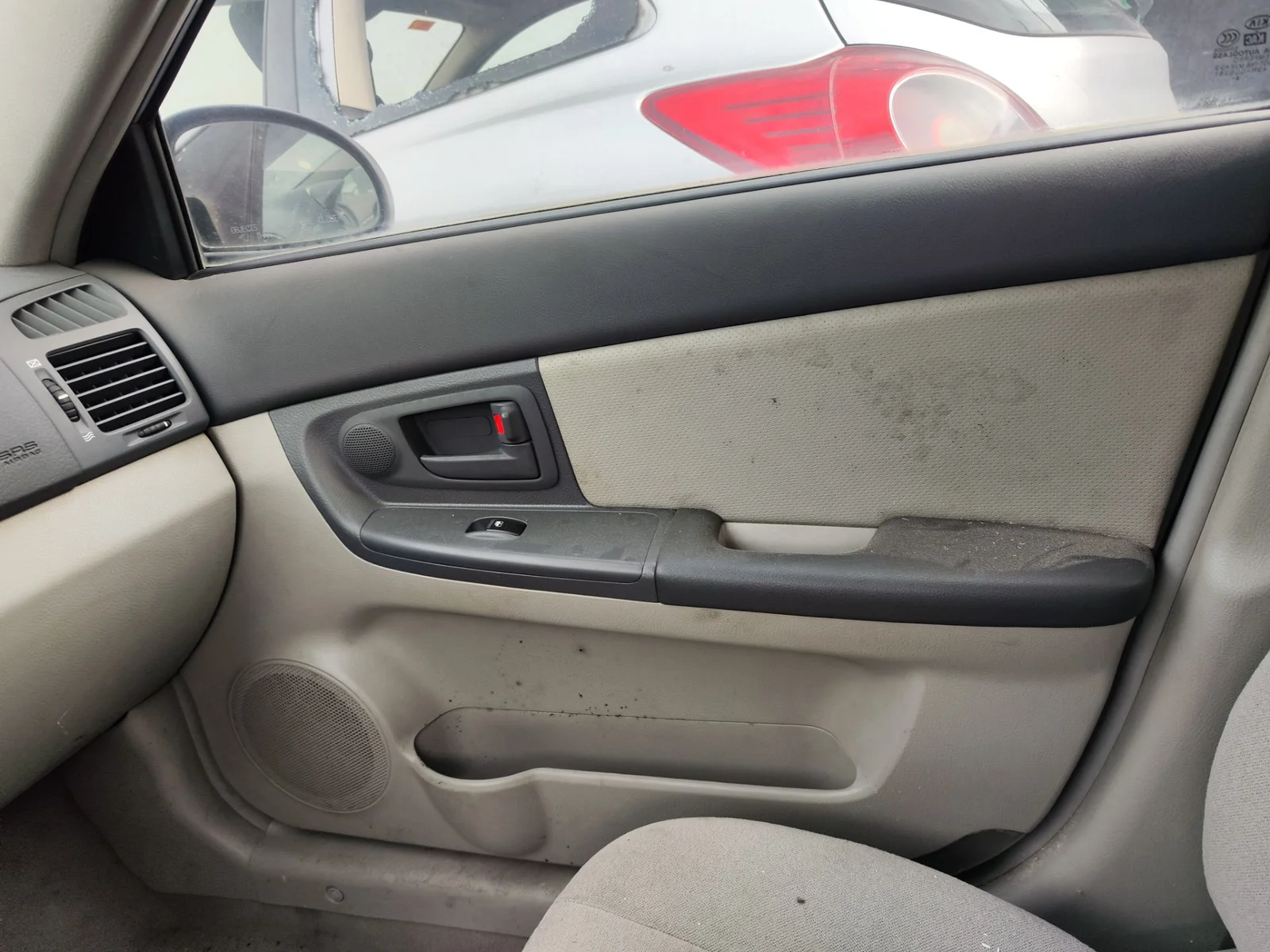Foto de GUARNECIDO PUERTA DELANTERA DERECHA KIA CERATO (LD) 1.5 CRDi (102 CV / 75 KW) referencia 82325A4001WK