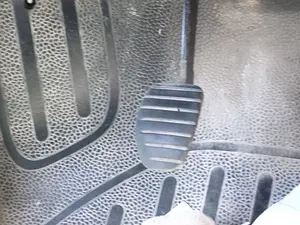 Foto de PEDAL EMBRAGUE RENAULT KANGOO I (F/KC0) 1.9 dCi Diesel CAT (84 CV / 62 KW)