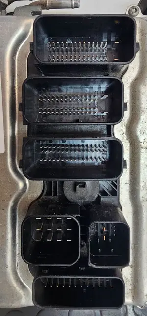 Foto de CENTRALITA MOTOR UCE BMW SERIE M6 GRAN COUPE (F06) 4.4 V8 32V (560 CV / 412 KW) referencia 0261S10579 foto 4