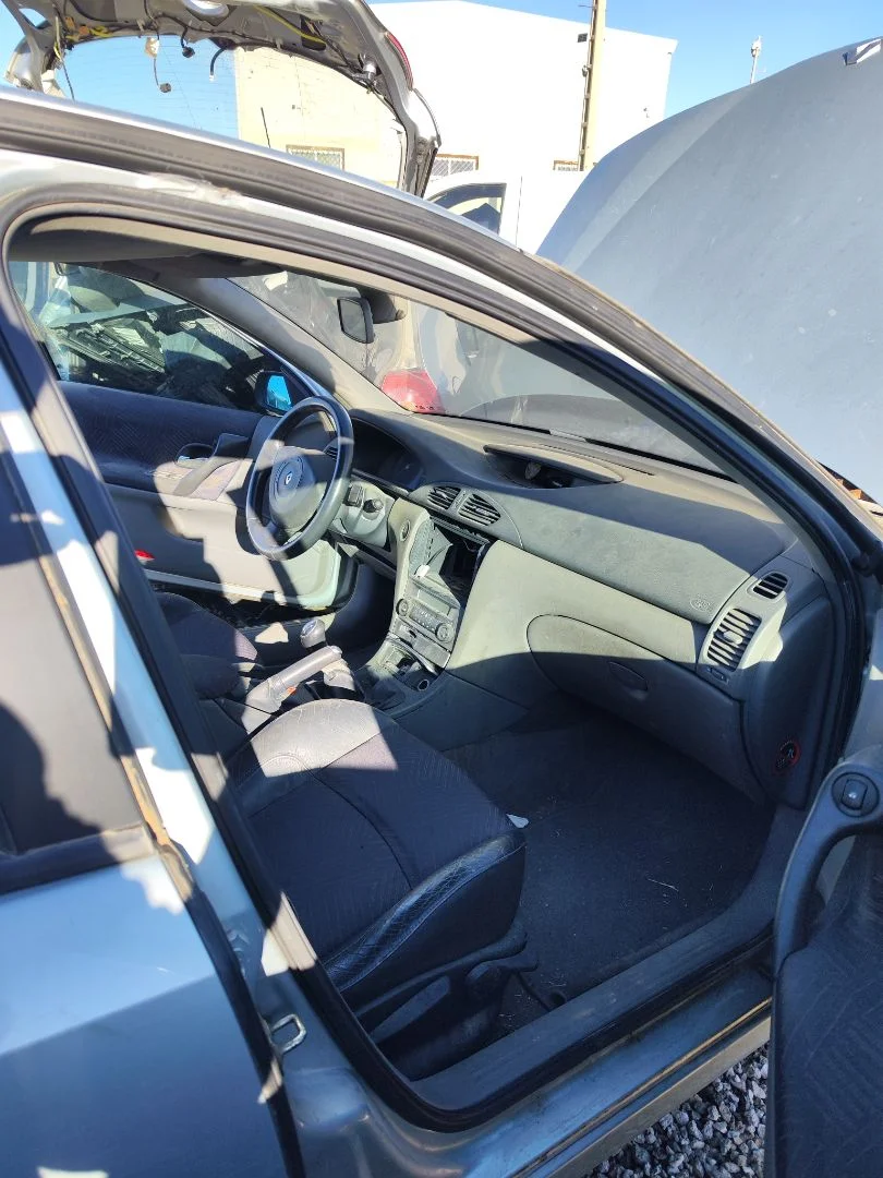 Foto de GOMAS CONTORNO PUERTA RENAULT LAGUNA II (BG0) 1.8 CAT (120 CV / 88 KW)