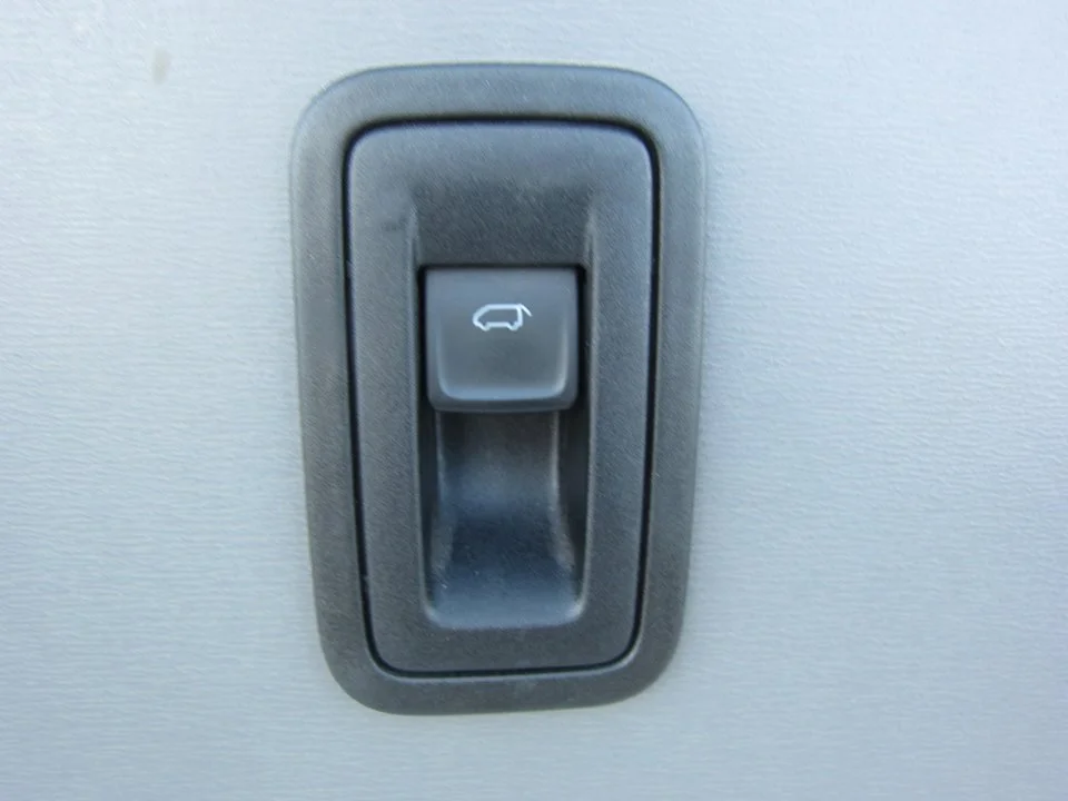 Foto de INTERRUPTOR VOLKSWAGEN T6.1 TRANSPORTER CARAVELLE (SH) 2.0 TDI (110 CV / 81 KW) referencia 7LA888247K