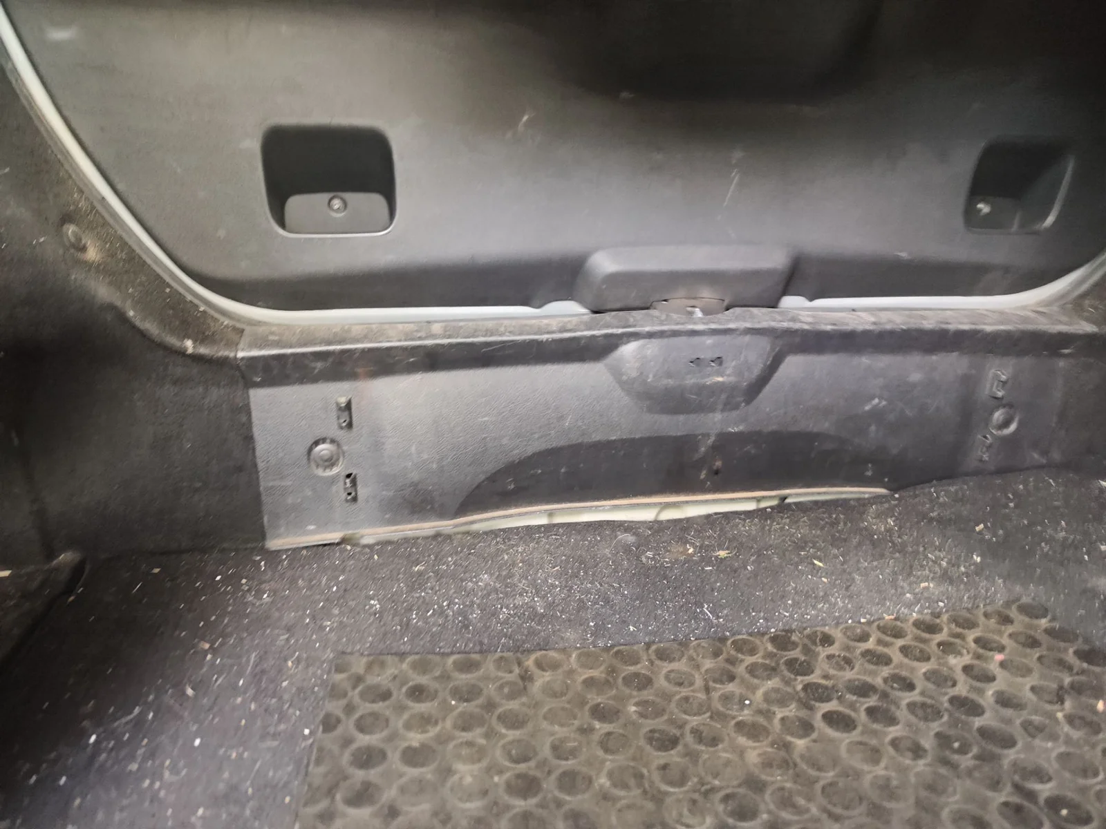 Foto de GUARNECIDO PORTON TRASERO CITROEN C4 BERLINA 1.6 16V HDi (90 CV / 66 KW)
