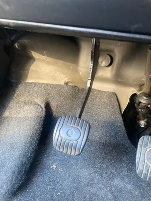 Foto de PEDAL EMBRAGUE NISSAN MICRA (K12E) 1.2 CAT (65 CV / 48 KW)