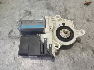Foto de MOTOR ELEVALUNAS TRASERO DERECHO VOLKSWAGEN TOURAN (1T1) 1.9 TDI (105 CV / 77 KW) referencia 1K0959704B foto 3