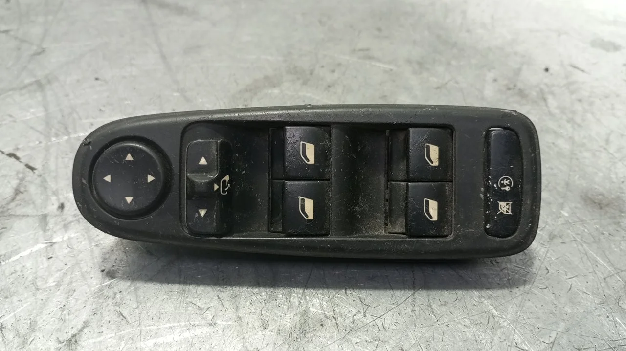 Foto de MANDO ELEVALUNAS DELANTERO IZQUIERDO CITROEN GRAND C4 PICASSO 1.6 16V HDi FAP (109 CV / 80 KW) referencia 96639383ZD