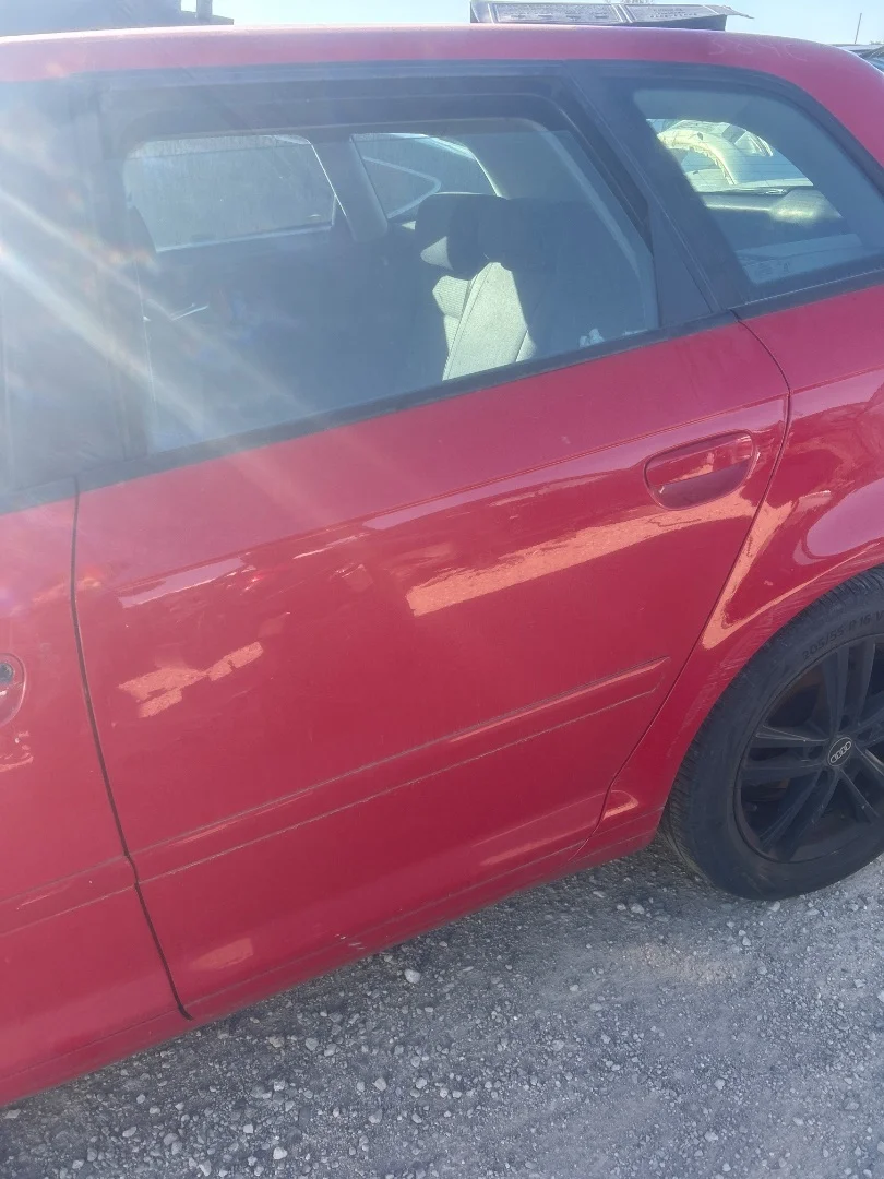 Foto de PUERTA TRASERA IZQUIERDA AUDI A3 SPORTBACK (8PA) 1.6 16V FSI (116 CV / 85 KW) referencia 8P4833051A