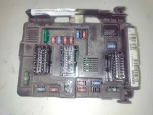 Foto de CAJA RELES / FUSIBLES CITROEN XSARA PICASSO 2.0 HDi CAT (RHY / DW10TD) (90 CV / 66 KW) referencia 9650618480 foto 2
