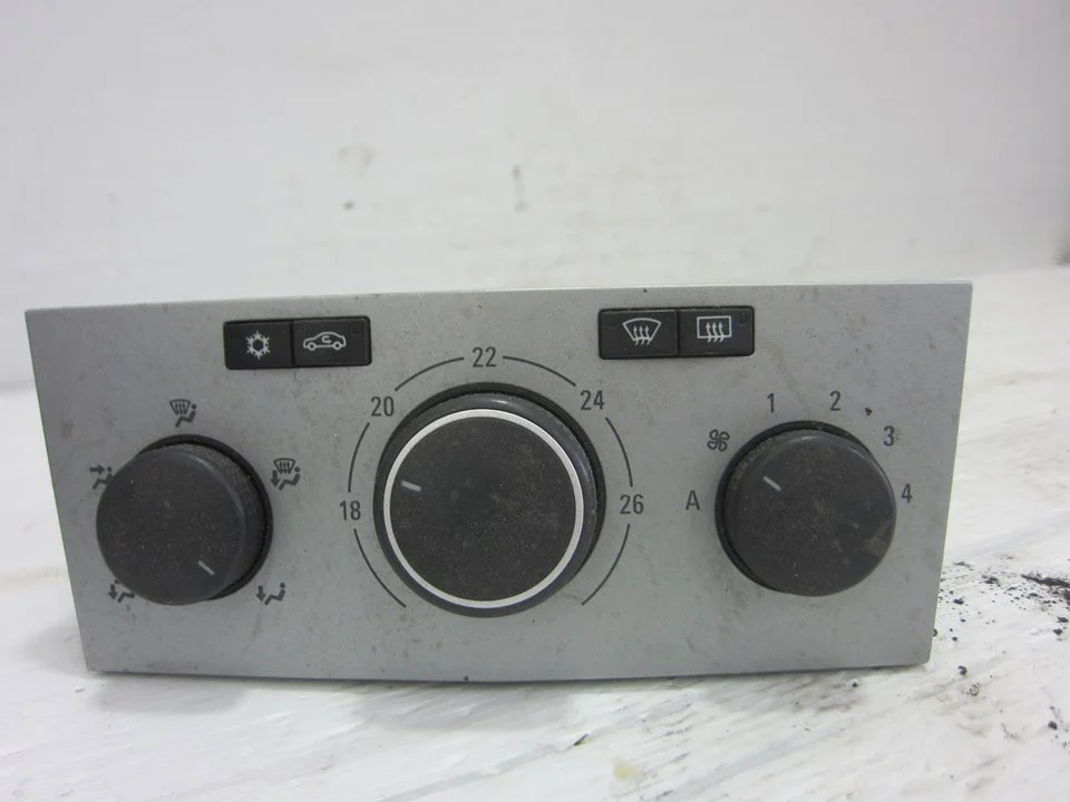 Foto de MANDO CALEFACCION / AIRE ACONDICIONADO OPEL ASTRA H GTC 1.9 CDTI (120 CV / 88 KW) referencia 13231052