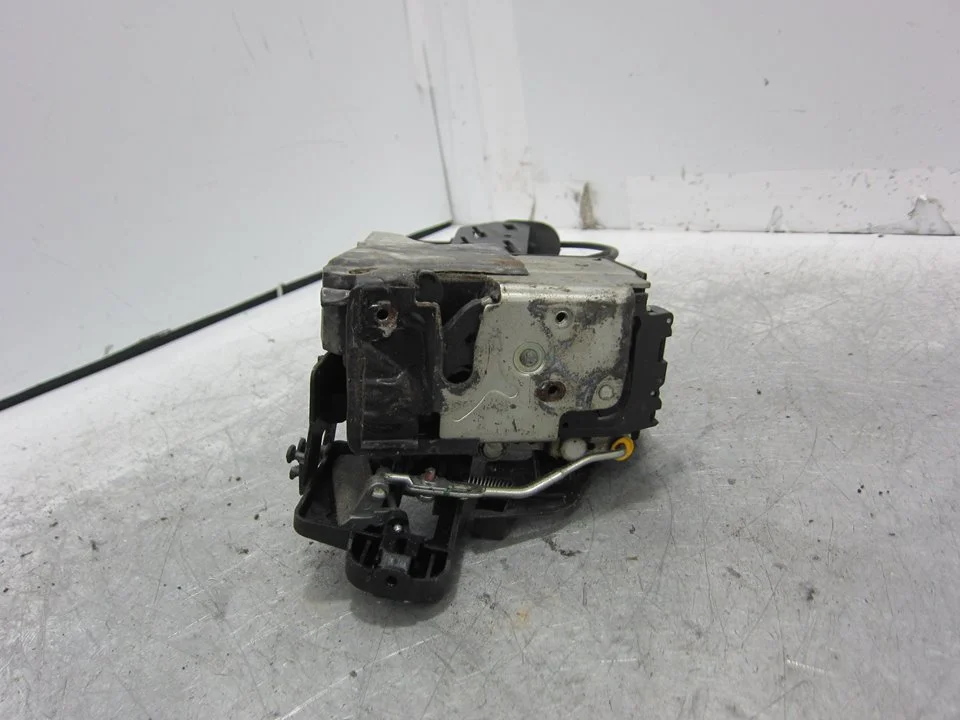 Foto de CERRADURA PUERTA TRASERA IZQUIERDA FORD FIESTA (CBK) 1.3 CAT (69 CV / 51 KW) referencia 2S61A264A27BR