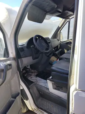 Foto de GOMAS CONTORNO PUERTA MERCEDES-BENZ SPRINTER II FURGÓN 2.1 CDI CAT (88 CV / 65 KW)