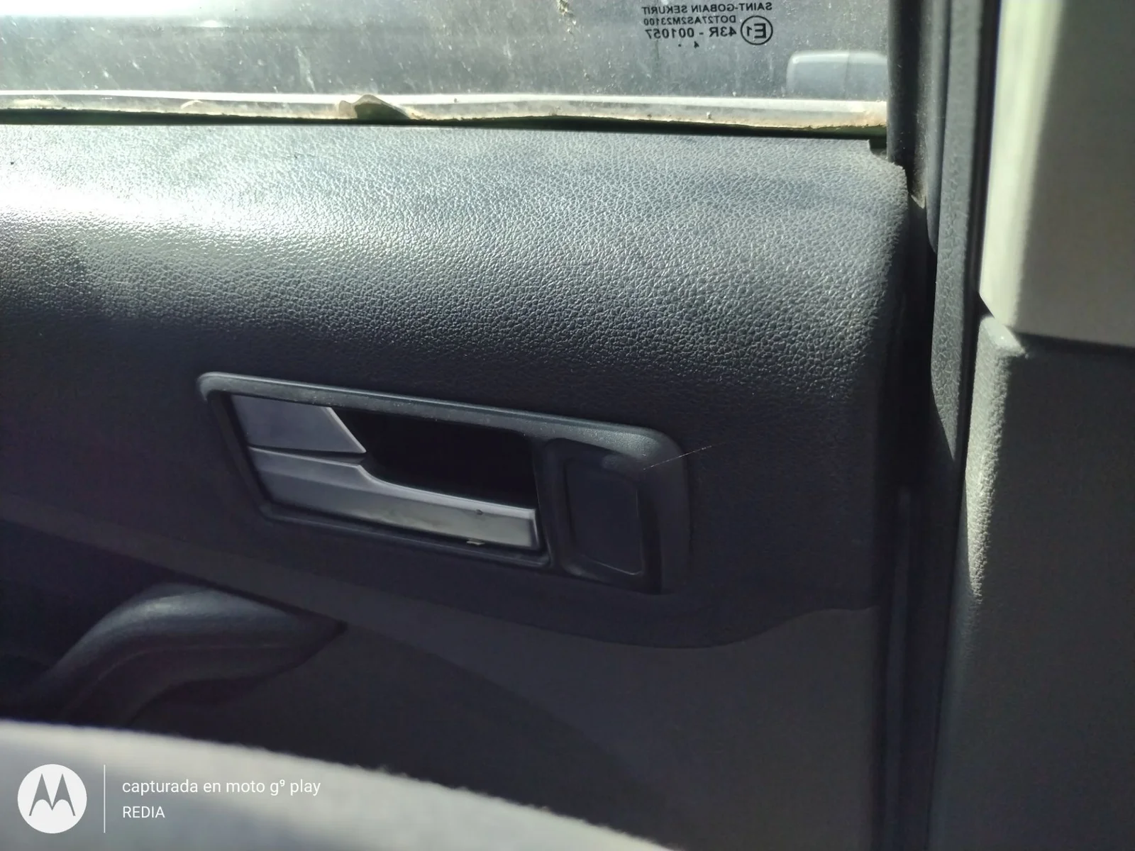 Foto de MANETA INTERIOR TRASERA IZQUIERDA FORD FOCUS SPORTBREAK (CAP) 1.6 16V CAT (101 CV / 74 KW) referencia 1470113