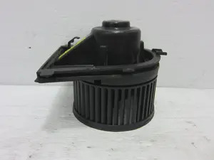 Foto de MOTOR CALEFACCION VOLKSWAGEN GOLF IV BERLINA (1J1)(10.1997) 1.6 16V (105 CV / 77 KW) referencia F657877G foto 4