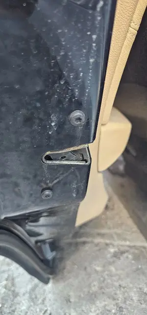 Foto de CERRADURA PUERTA TRASERA IZQUIERDA BMW SERIE X3 (E83) 2.0 Turbodiesel CAT (177 CV / 130 KW)