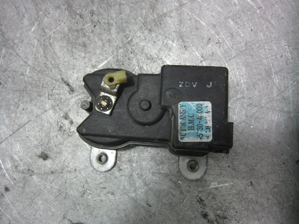 Foto de MOTOR CIERRE CENTRALIZADO DELANTERO IZQUIERDO HYUNDAI H-1 () 2.5 Turbodiesel (99 CV / 73 KW) referencia 957304A000