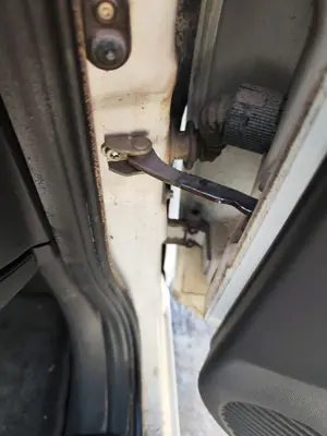 Foto de RETENEDOR PUERTA OPEL CORSA C 1.7 16V DI CAT (Y 17 DTL / LK8) (65 CV / 48 KW) referencia 24413389 foto 5