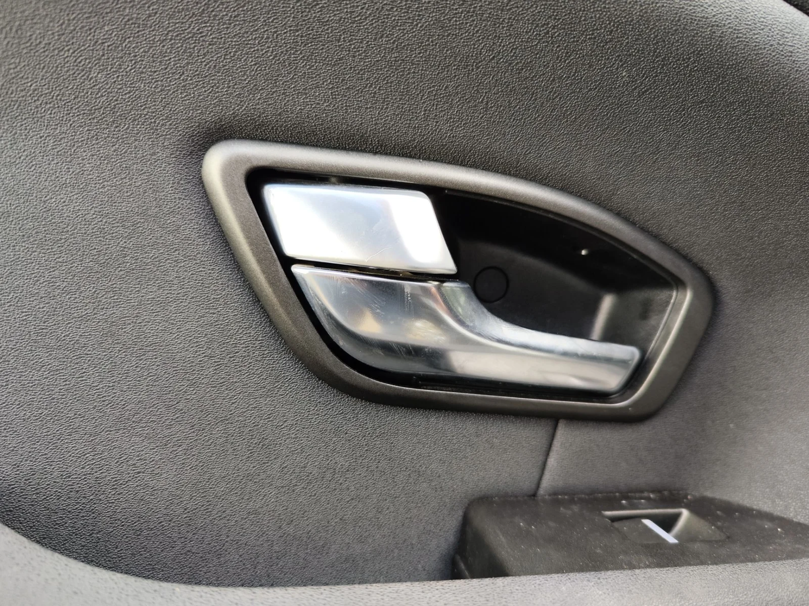 Foto de MANETA INTERIOR TRASERA IZQUIERDA LAND ROVER RANGE ROVER EVOQUE 2.0 Td4 CAT (150 CV / 110 KW)