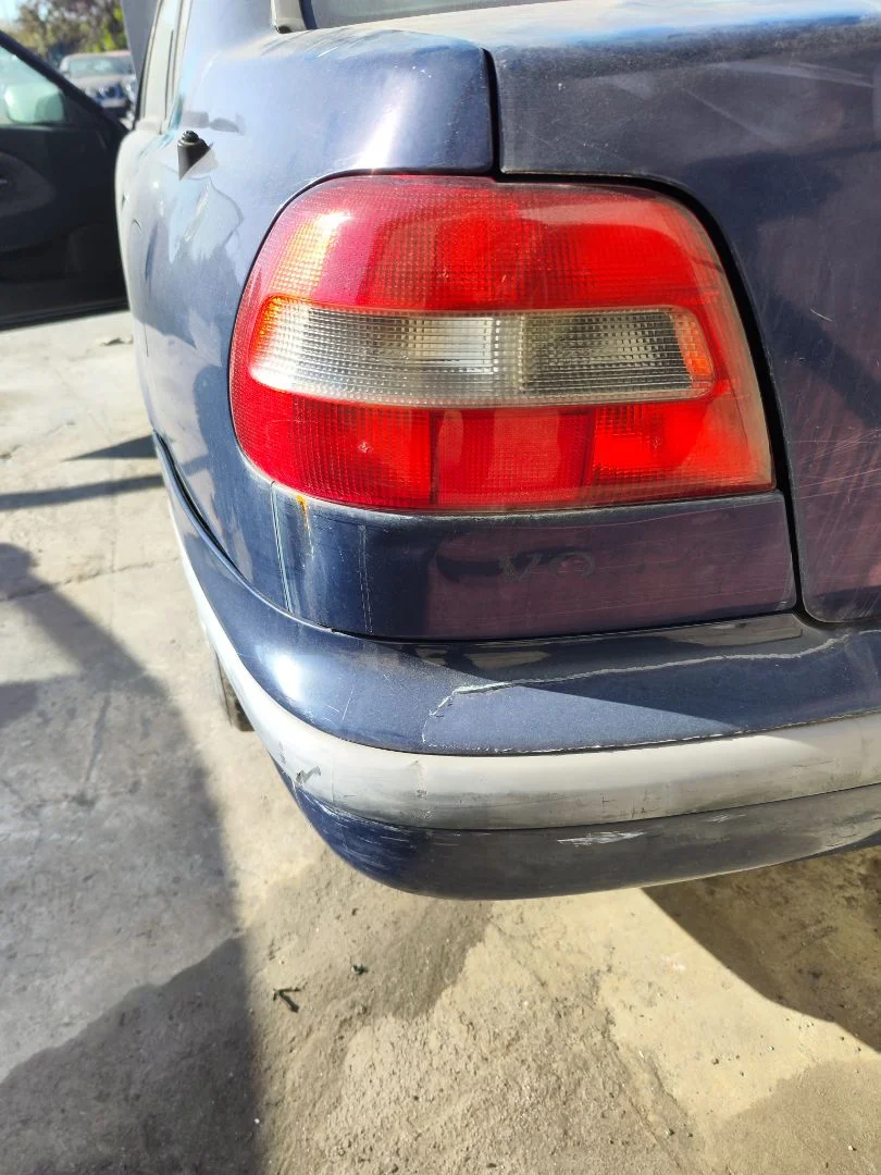 Foto de PILOTO TRASERO IZQUIERDO VOLVO S40 BERLINA 1.6 CAT (109 CV / 80 KW)
