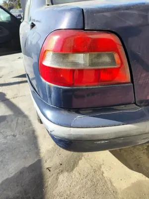 Foto de PILOTO TRASERO IZQUIERDO VOLVO S40 BERLINA 1.6 CAT (109 CV / 80 KW)