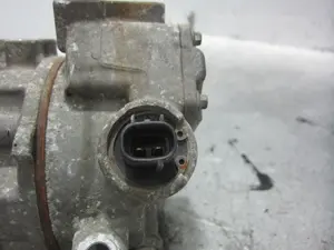 Foto de COMPRESOR AIRE ACONDICIONADO TOYOTA COROLLA VERSO (R1) 1.8 16V CAT (129 CV / 95 KW) referencia 4472601257 foto 4