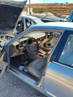 Foto de GOMAS CONTORNO PUERTA JAGUAR XJ 3.2 CAT (211 CV / 155 KW)