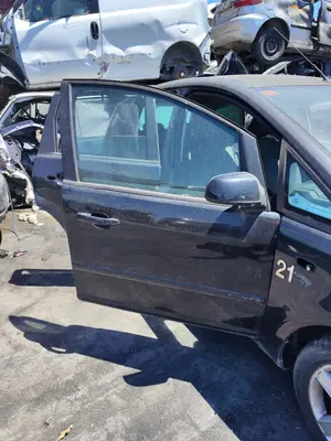 Foto de PUERTA DELANTERA DERECHA FORD FOCUS C-MAX (CAP)(2003) 1.6 TDCi CAT (90 CV / 66 KW)