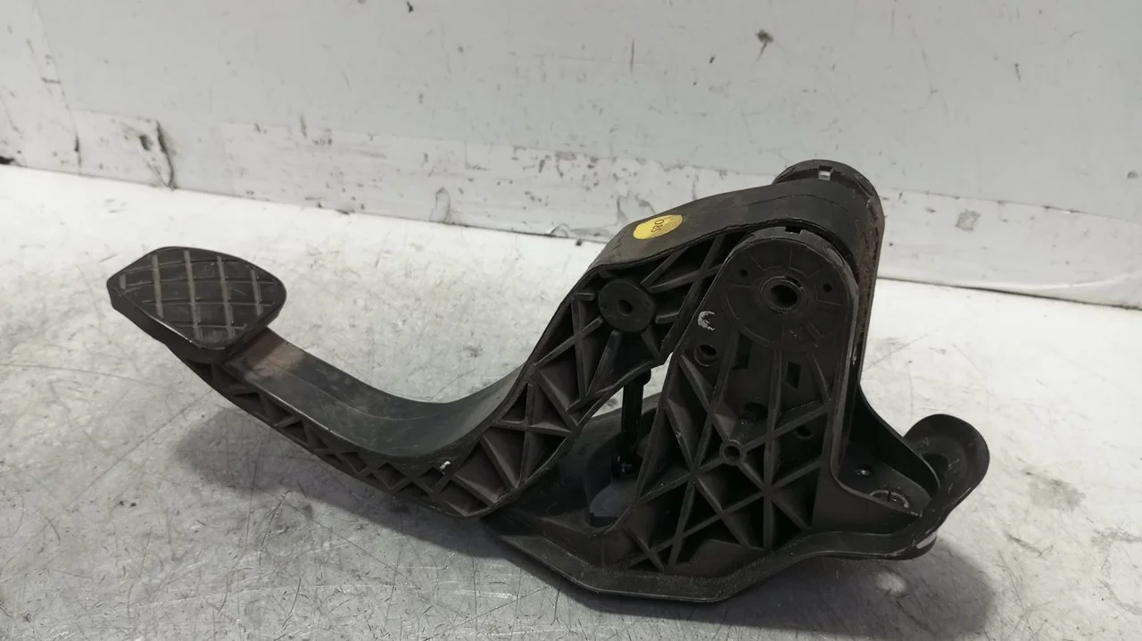 Foto de PEDAL EMBRAGUE AUDI A1 SPORTBACK (8XF) 1.6 TDI (116 CV / 85 KW) referencia 6C1721059G