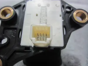 Foto de FRENO DE MANO ELECTRICO TOYOTA AVENSIS CROSS SPORT (T27) 1.8 16V CAT (147 CV / 108 KW) referencia 8439005030 foto 2