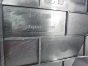 Foto de CAJA RELES / FUSIBLES VOLKSWAGEN PASSAT BERLINA (3C2) 2.0 TDI (140 CV / 103 KW) referencia 1K0937132F foto 4