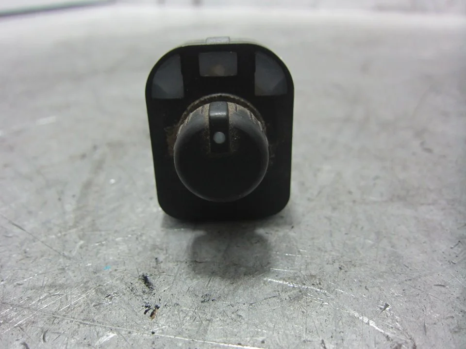 Foto de MANDO RETROVISOR AUDI A3 (8P1) 1.9 TDI (105 CV / 77 KW) referencia 8E0959565