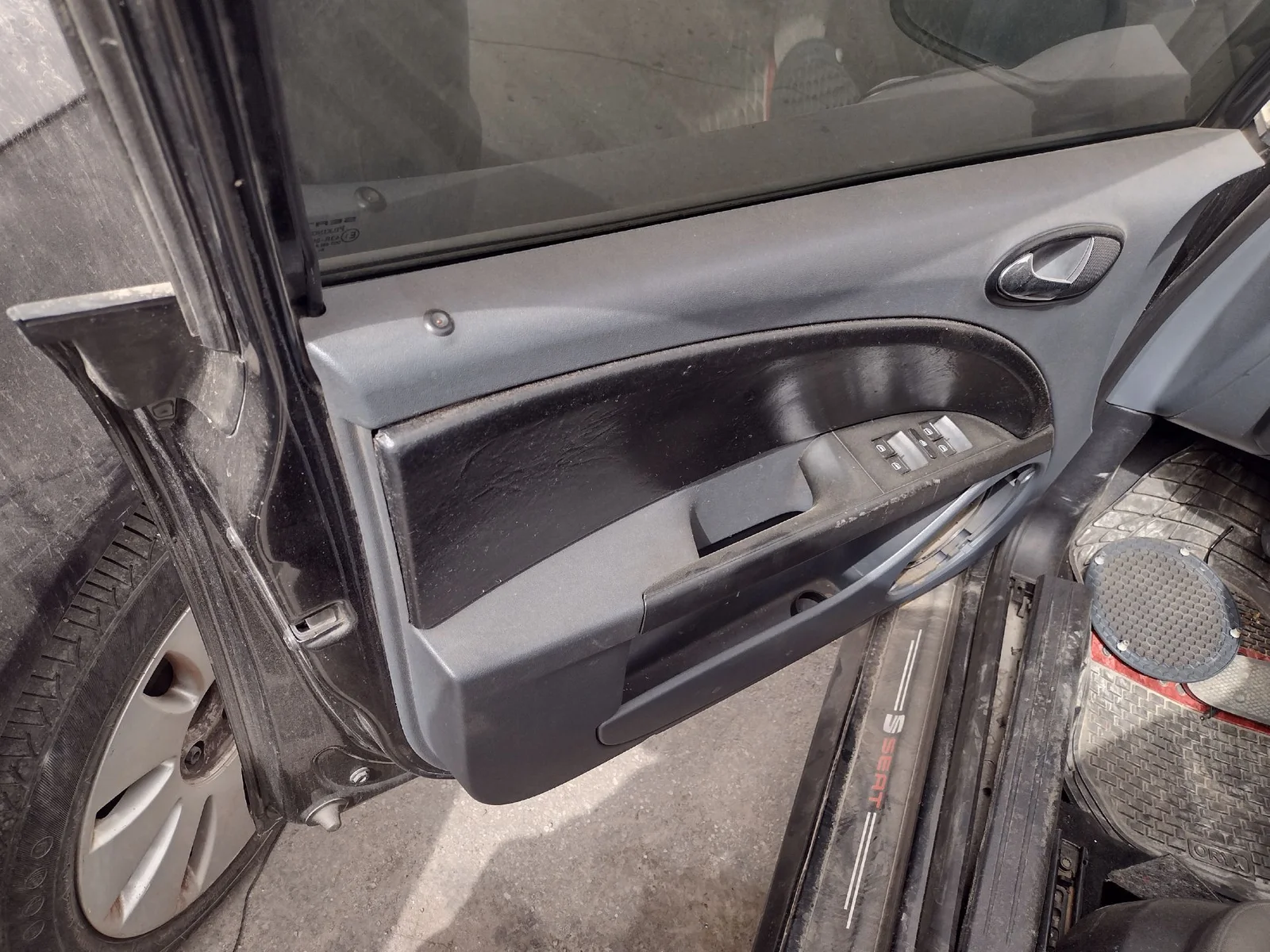 Foto de ELEVALUNAS DELANTERO IZQUIERDO SEAT LEON (1P1) 1.9 TDI (105 CV / 77 KW) referencia 1P0837461A