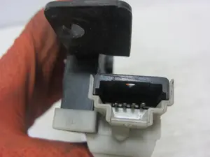 Foto de CERRADURA MALETERO / PORTON RENAULT MEGANE II BERLINA 5P referencia 8200076240 foto 3