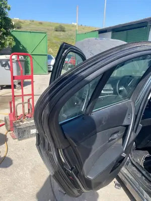 Foto de GOMAS CONTORNO PUERTA BMW SERIE 5 BERLINA (E60) 3.0 24V CAT (231 CV / 170 KW)