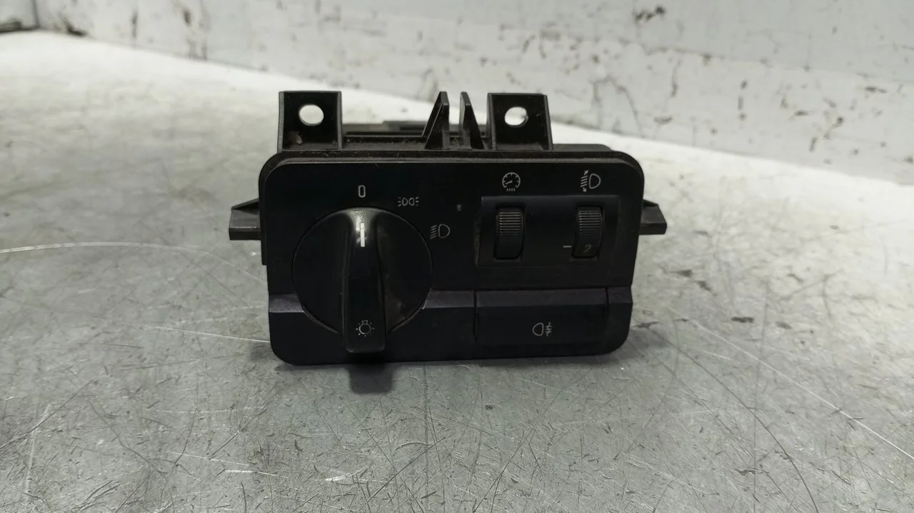 Foto de MANDO LUCES BMW SERIE 3 BERLINA (E46) 2.0 16V Diesel CAT (136 CV / 100 KW) referencia 61316901428