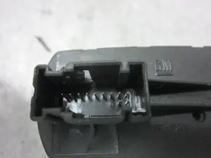 Foto de MANDO ELEVALUNAS TRASERO IZQUIERDO OPEL CORSA D 1.2 16V CAT (Z 12 XEP / LB4) (80 CV / 59 KW) referencia 13258521AA foto 3