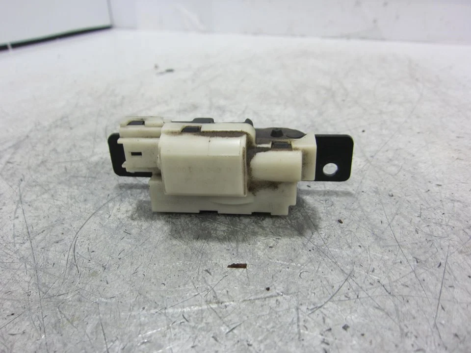Foto de CERRADURA MALETERO / PORTON RENAULT MEGANE II BERLINA 3P 1.5 dCi Diesel (101 CV / 74 KW) referencia 8200076240D