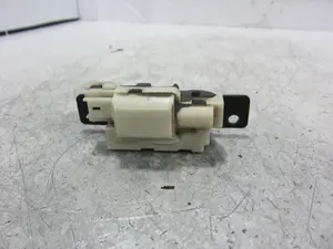 Foto de CERRADURA MALETERO / PORTON RENAULT MEGANE II BERLINA 3P 1.5 dCi Diesel (101 CV / 74 KW) referencia 8200076240D