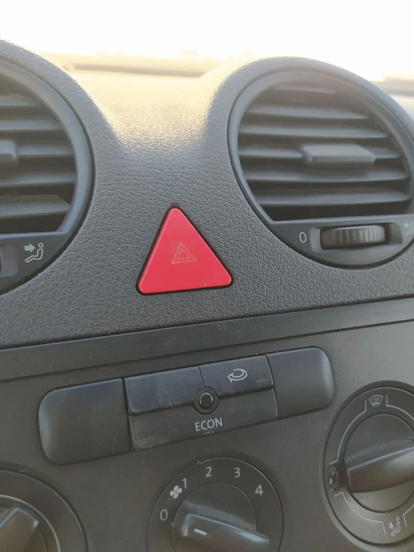 Foto de WARNING VOLKSWAGEN CADDY (2K)(02.2004) 1.9 TDI (105 CV / 77 KW)