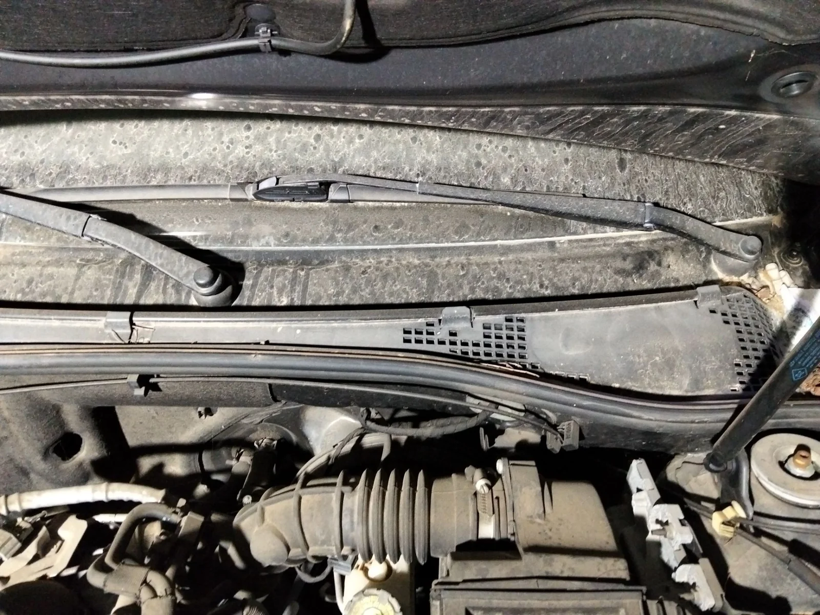 Foto de MOTOR LIMPIA DELANTERO DACIA DUSTER I 1.2 16V TCE CAT (125 CV / 92 KW)