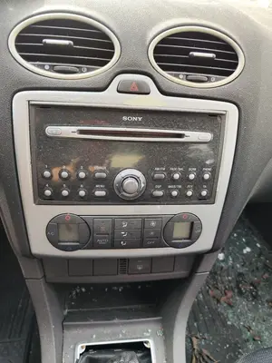 Foto de SISTEMA AUDIO / RADIO CD FORD FOCUS BERLINA (CAP) 1.8 TDCi Turbodiesel CAT (116 CV / 85 KW)