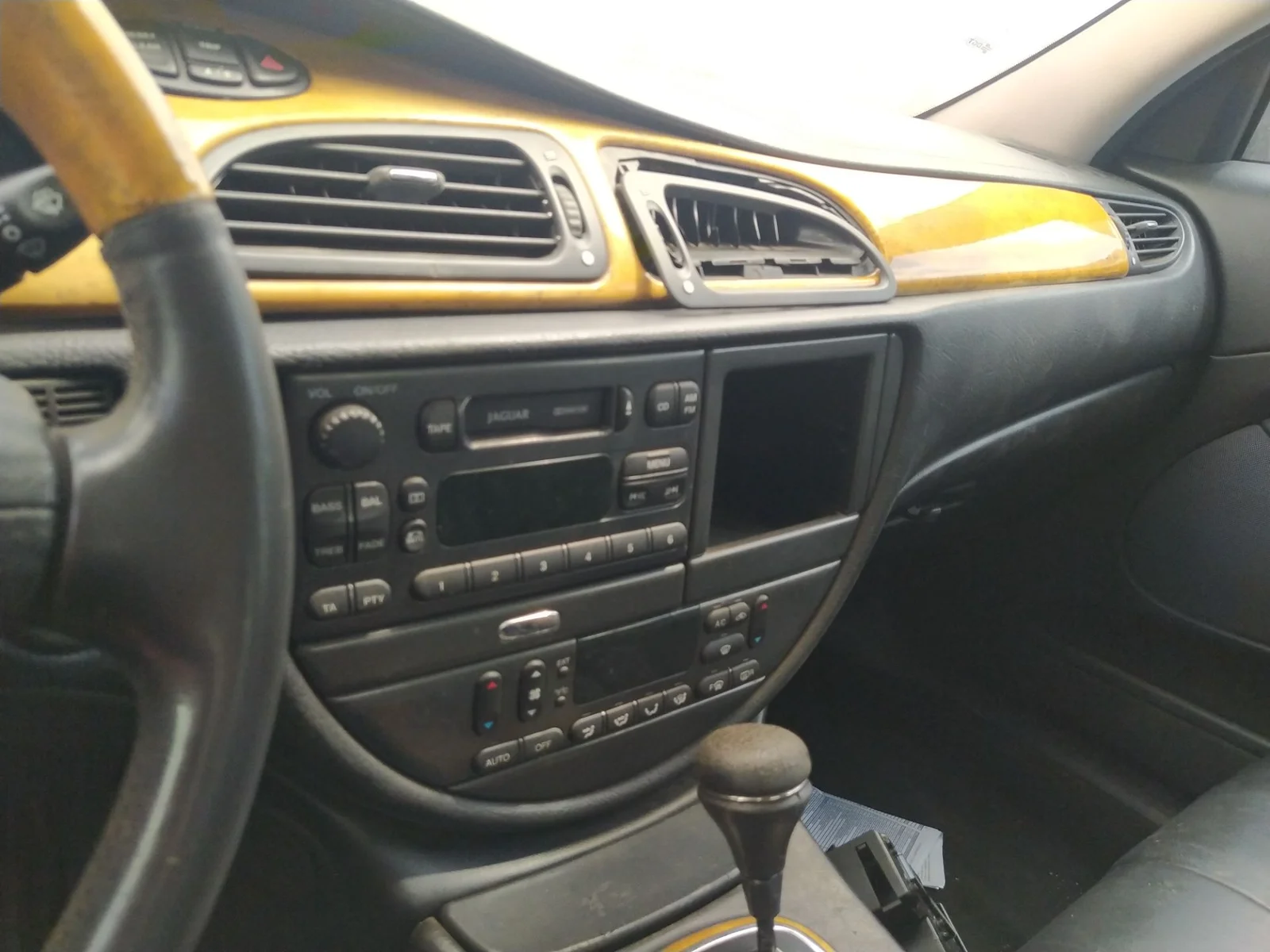 Foto de WARNING JAGUAR S-TYPE (03.1999) 4.0 V8 32V CAT (276 CV / 203 KW)