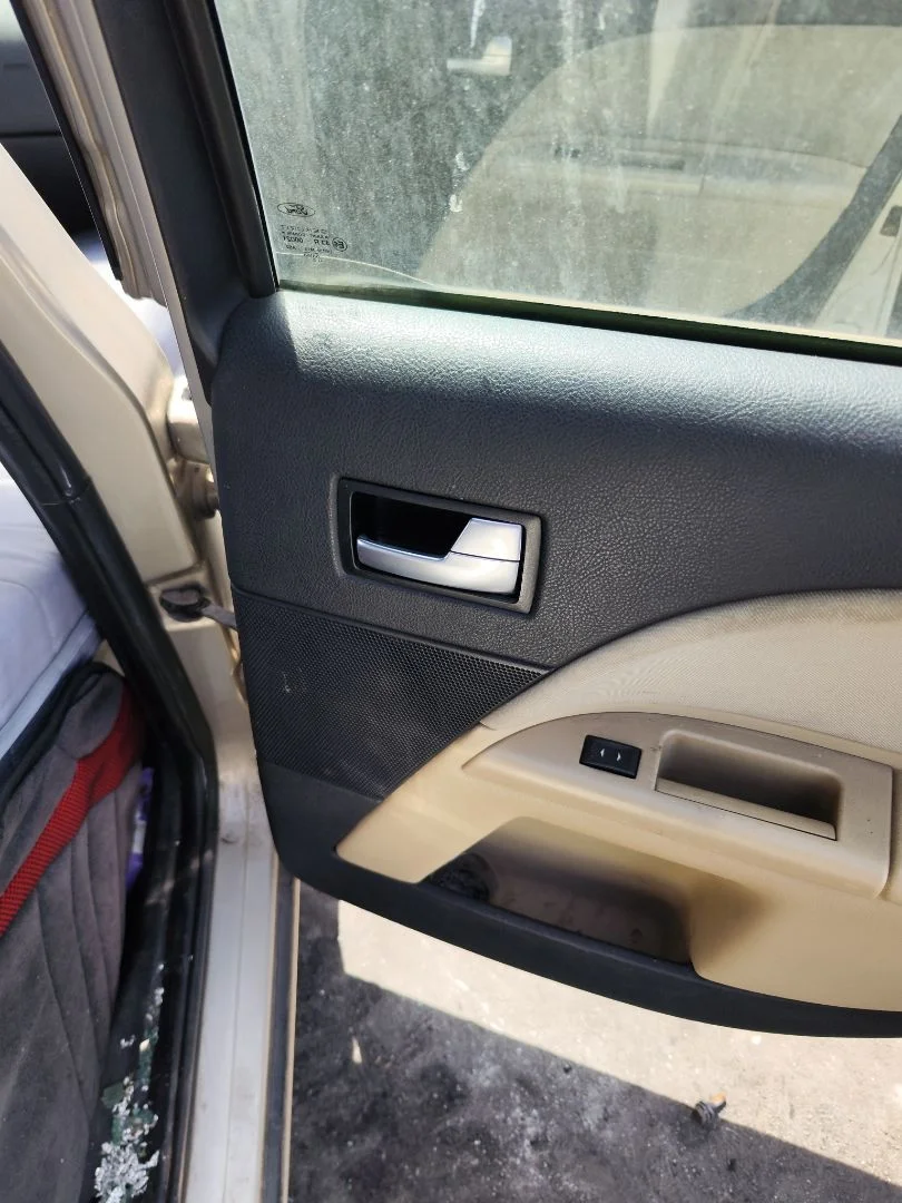 Foto de MANETA INTERIOR TRASERA DERECHA FORD MONDEO BERLINA (GE) 2.0 TDCi CAT (131 CV / 96 KW) referencia 1352104