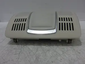 Foto de LUZ INTERIOR AUDI A6 BERLINA (4F2) 4.2 V8 40V (335 CV / 246 KW) referencia 4F0951177 foto 4