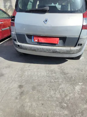 Foto de PARAGOLPES TRASERO RENAULT SCENIC II 1.5 dCi Diesel (101 CV / 74 KW) referencia 7701474785