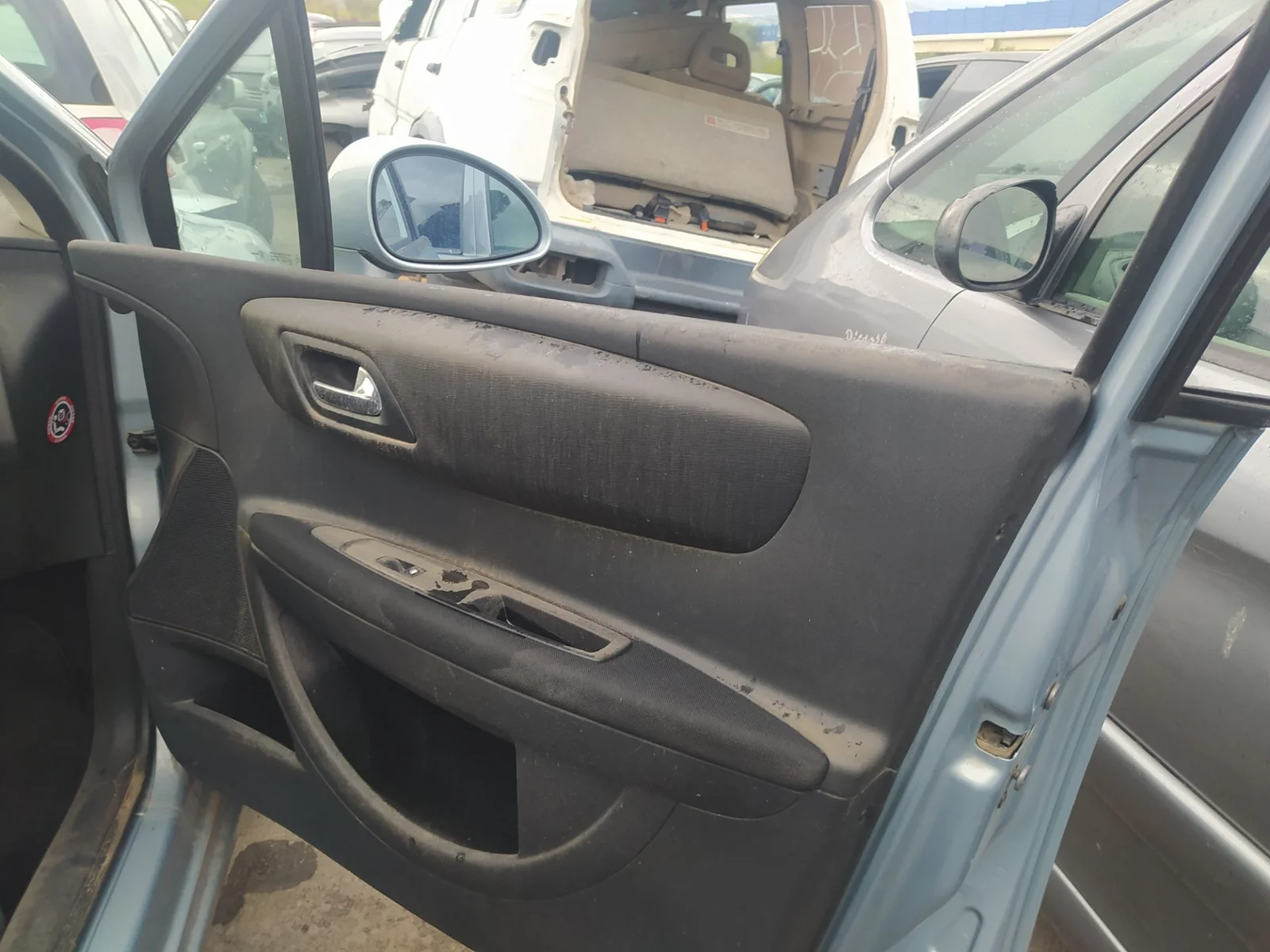 Foto de CERRADURA PUERTA DELANTERA DERECHA CITROEN C4 BERLINA 1.6 16V CAT (NFU / TU5JP4) (109 CV / 80 KW) referencia 9136ES