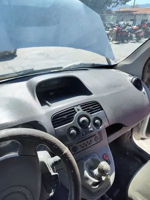 Foto de SALPICADERO RENAULT KANGOO II (F/KW0) 1.5 dCi Diesel CAT (86 CV / 63 KW) referencia 681000079R foto 3