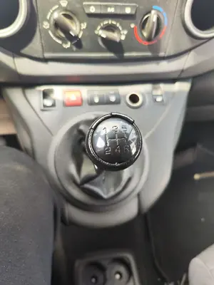 Foto de PALANCA CAMBIO CITROEN BERLINGO FURGÓN 1.6 16V HDi FAP (90 CV / 66 KW) referencia 2400KF